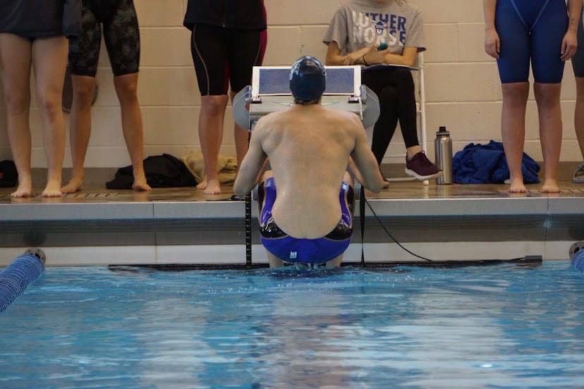 Egoitz Muñoz prepares for Backstroke competition