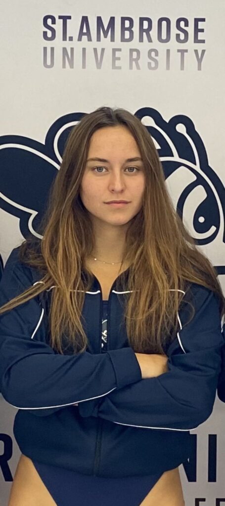 Leyre Antoñanzas poses for team's media day